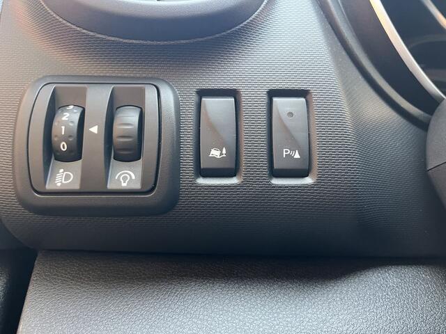 Renault TRAFIC 2.0 dCi 120pk E6 R-link Lease ¤238 p/m Airco, Navi, PDC, Trekhaak, Cruise controle, onderhoudshistorie aanwezig