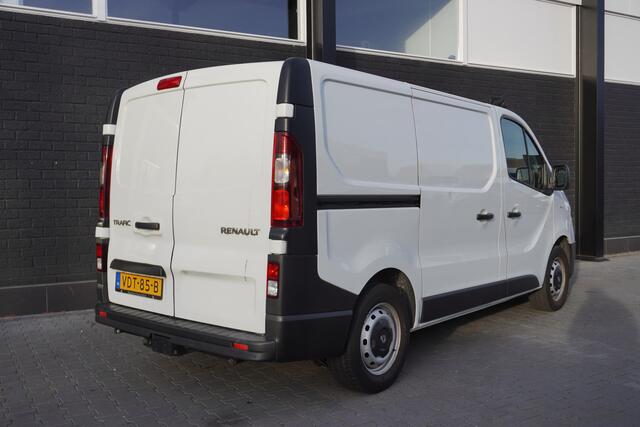 Renault TRAFIC 2.0 dCi 120PK EURO 6 - Airco - Navi - Cruise - ¤ 15.900,- Excl.
