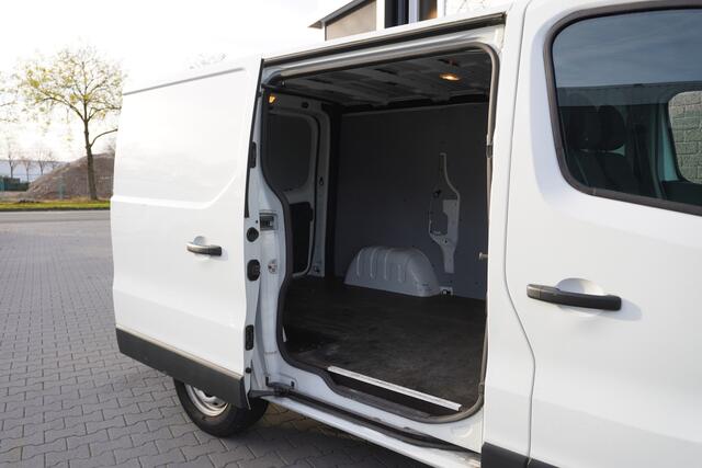 Renault TRAFIC 2.0 dCi 120PK EURO 6 - Airco - Navi - Cruise - ¤ 15.900,- Excl.