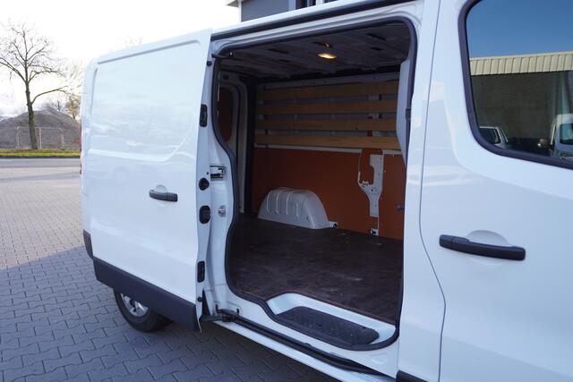 Renault TRAFIC 2.0 dCi 110PK L2 EURO 6 - Airco - Cruise - Trekhaak - ¤23.900,- Excl.