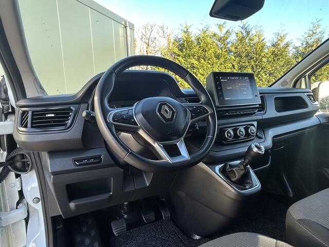 Renault TRAFIC 2.0 dCi 110 PK / L2H1 / TREKHAAK / 31.141 KM !! / 1e EIG. / AIRCO / CRUISE / 3-ZITS / APPLE CARPLAY / LED