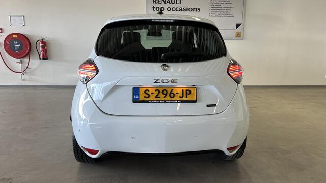 Renault ZOE R135 Iconic 52 kWh APPLE CARPLAY ANDROID AUTO / CLIMATE CONTROLE / CRUISE CONTROLE / NAVIGATIE / PARKEERSENSOREN+CAMERA.