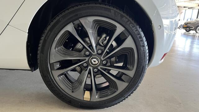 Renault ZOE R135 Iconic 52 kWh APPLE CARPLAY ANDROID AUTO / CLIMATE CONTROLE / CRUISE CONTROLE / NAVIGATIE / PARKEERSENSOREN+CAMERA.