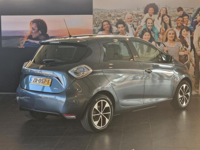 Renault ZOE R110 Iconic 41 kWh (ex Accu) NAVIGATIE | ACHTERUITRIJCAMERA | PARKEERSENSOREN ACHTER | CLIMATE CONTROL