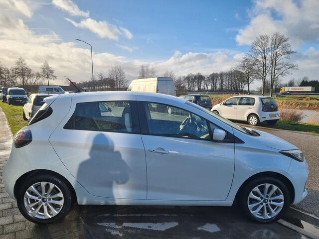 Renault ZOE E-TECH ELECTRIC R135 Intens 50 (KoopBatterij) / incl. BTW / excl. Overheidssubsidie CCS SNELLADER / Parkeersensoren V+A / Easy link Navi / Achteruitrijcamera / Airco / Keyless entry
