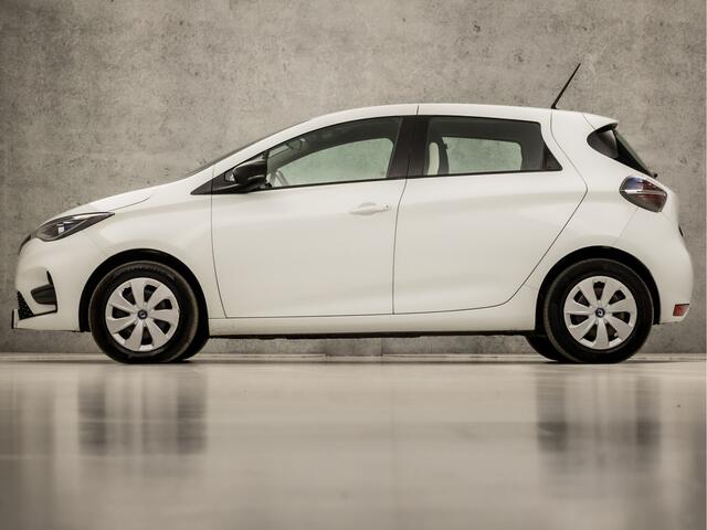 Renault ZOE R110 Life 52 kWh (ex Accu) Automaat (VIRTUAL COCKPIT, APPLE CARPLAY, KEYLESS, STOELVERWARMING, SPORTSTOELEN, LED KOPLAMPEN, CRUISE, DAB+, NIEUWE APK, NIEUWSTAAT)