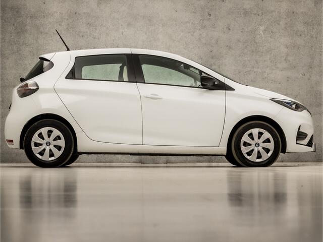 Renault ZOE R110 Life 52 kWh (ex Accu) Automaat (VIRTUAL COCKPIT, APPLE CARPLAY, KEYLESS, STOELVERWARMING, SPORTSTOELEN, LED KOPLAMPEN, CRUISE, DAB+, NIEUWE APK, NIEUWSTAAT)