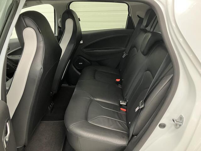 Renault ZOE R135 Edition One 52 kWh / Koopaccu! / Lederen Bekleding / Navigatie / 17 Inch Wielen / Camera / Stoel- en Stuurverwarming / Camera /