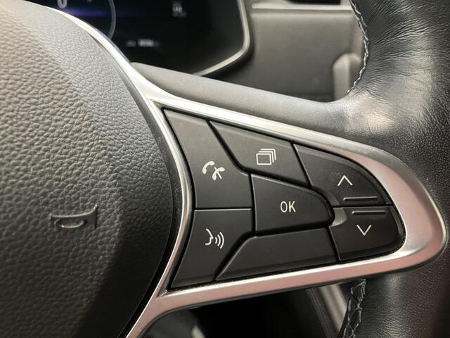 Renault ZOE R135 Edition One 52 kWh / Koopaccu! / Lederen Bekleding / Navigatie / 17 Inch Wielen / Camera / Stoel- en Stuurverwarming / Camera /