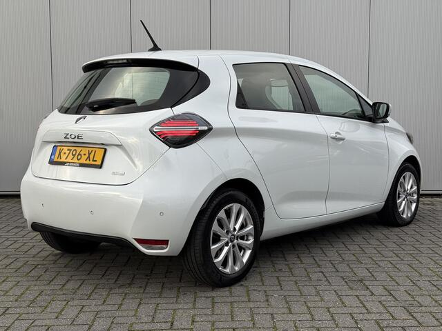 Renault ZOE R110 Life Carshare 52 kWh / Koopaccu / Achteruitrijcamera / Parkeersensoren Voor + Achter / Cruise & Climate Control / Navigatie d.m.v. Apple Carplay /
