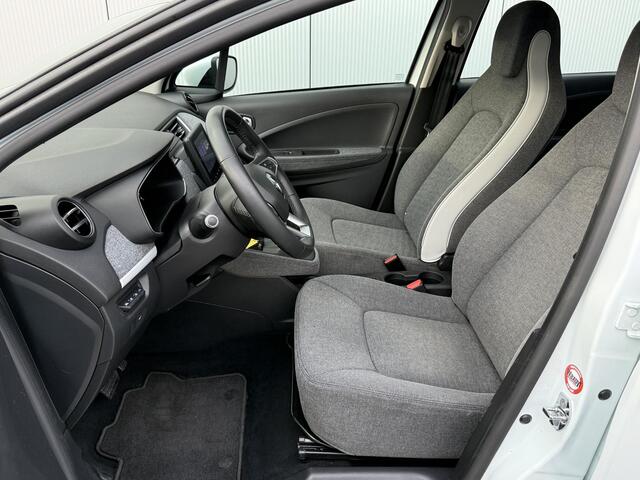 Renault ZOE R110 Life Carshare 52 kWh / Koopaccu / Achteruitrijcamera / Parkeersensoren Voor + Achter / Cruise & Climate Control / Navigatie d.m.v. Apple Carplay /