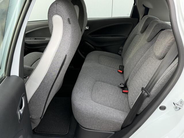 Renault ZOE R110 Life Carshare 52 kWh / Koopaccu / Achteruitrijcamera / Parkeersensoren Voor + Achter / Cruise & Climate Control / Navigatie d.m.v. Apple Carplay /