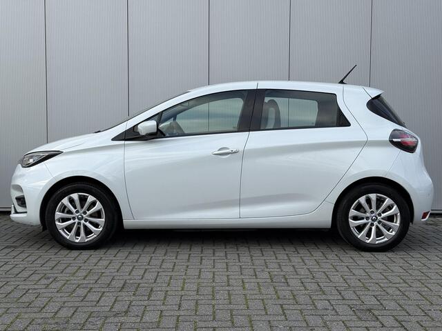 Renault ZOE R110 Life Carshare 52 kWh / Koopaccu / Achteruitrijcamera / Parkeersensoren Voor + Achter / Cruise & Climate Control / Navigatie d.m.v. Apple Carplay /