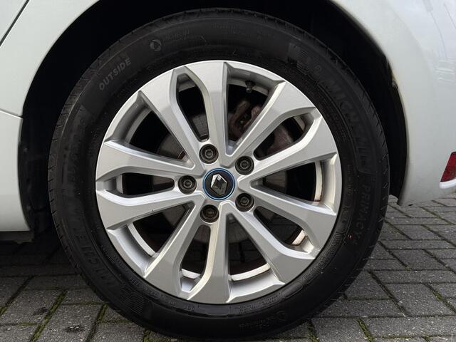 Renault ZOE R110 Life Carshare 52 kWh / Koopaccu / Achteruitrijcamera / Parkeersensoren Voor + Achter / Cruise & Climate Control / Navigatie d.m.v. Apple Carplay /