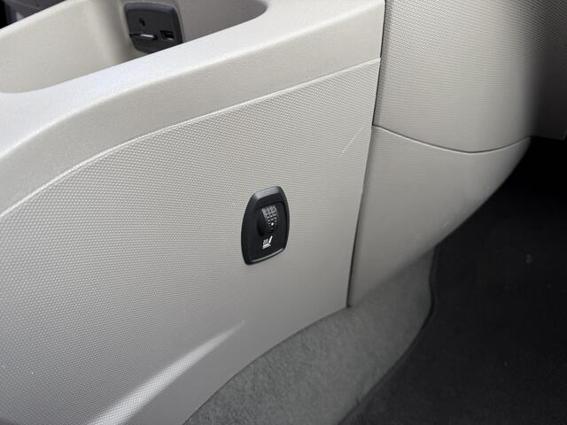 Renault ZOE R90 Bose 41 kWh (ex Accu) / Dealer Onderhouden / Navigatie / Climate Control / Achteruitrijcamera / Stoelverwarming /