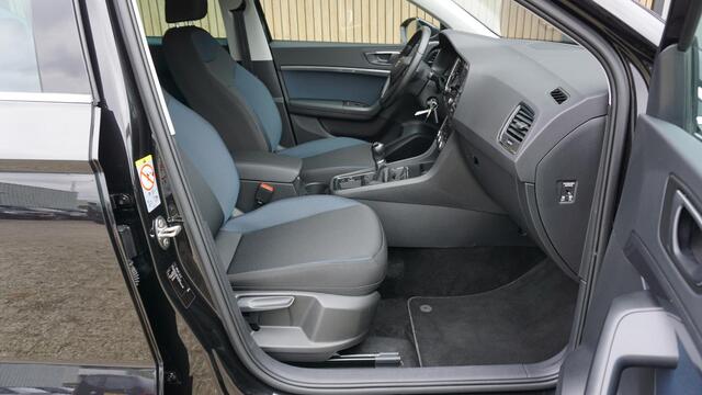 Seat ATECA 1.5 TSI 150pk Style Business Intense LED Trekhaak Navi Clima DAB 17inch LM *NL auto* 62464km! 1e eigenaar!