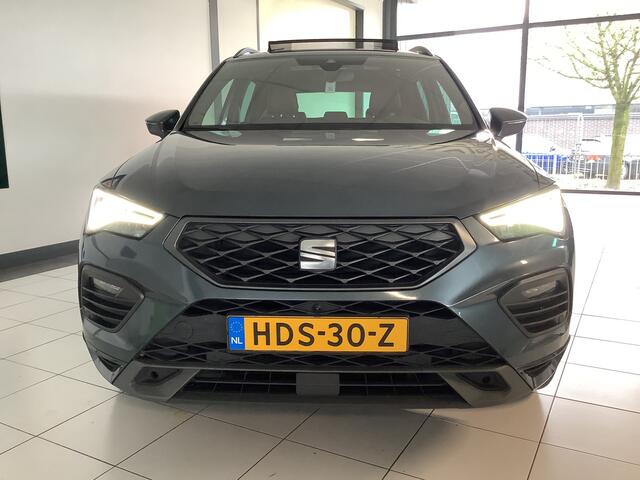Seat ATECA 1.5 TSI FR Business Intense Panodak, Automaat, Keyless entry en start, Dealer onderhouden Dodehoek detectie, Beats audio en wegklapbare trekhaak