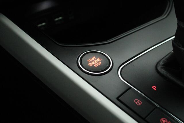 Seat Arona 1.0 TSI 116pk DSG Xcellence Business Intense Trekhaak Camera Keyless Stoelverwarming LED Virtual Cockpit Navigatie