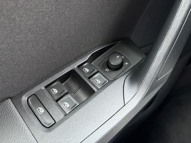 Seat IBIZA 1.5 TSI 150 pk Sport DSG | Carplay | Climate Control | 17" Lichtmetalen velgen |