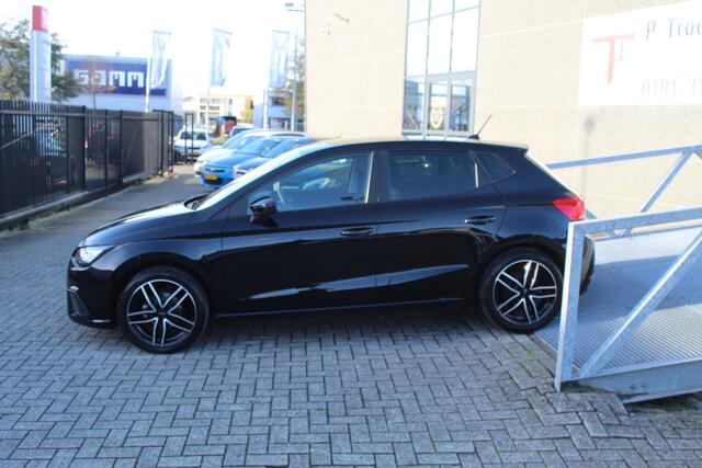 Seat IBIZA 1.0 EcoTSI Style Business Connect App connect/Stoelverwarming/Climate control/Digi dash/Parkeersensoren v+a/Licht metalen velgen/Cruise control/Bluetooth/Privacy glass
