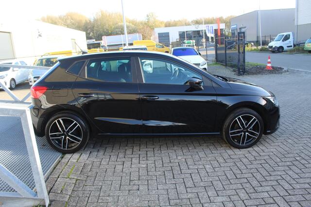 Seat IBIZA 1.0 EcoTSI Style Business Connect App connect/Stoelverwarming/Climate control/Digi dash/Parkeersensoren v+a/Licht metalen velgen/Cruise control/Bluetooth/Privacy glass