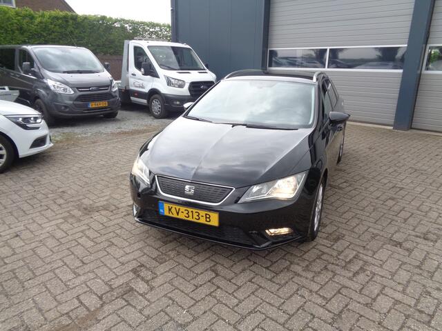 Seat LEON ST 1.0 EcoTSI Style Connect Ecc, Navigatie, Carplay/android auto, trekhaak , PDC, LMV