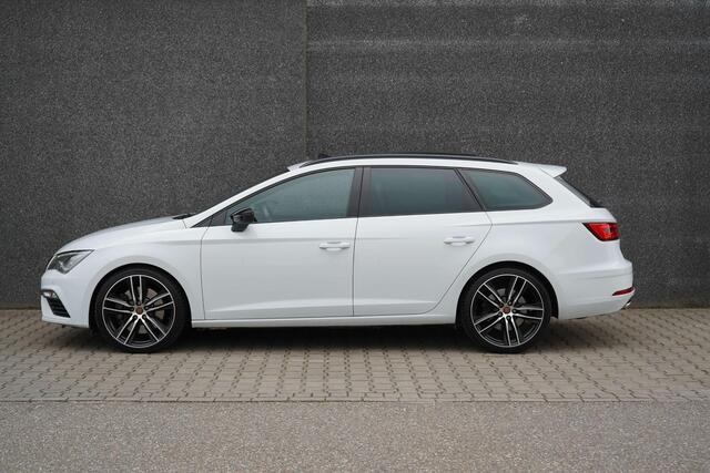 Seat LEON 2.0 TSI CUPRA 300 4-drive Pano/Schaal/Virtual/Camera/Keyless/LED/Carplay