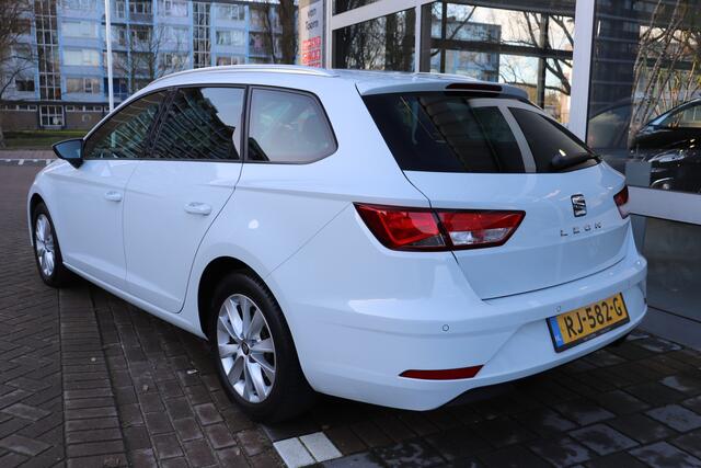 Seat LEON ST 1.4 EcoTSI Style Business Intense Automaat. Navigatie.