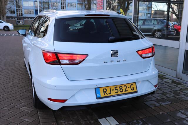 Seat LEON ST 1.4 EcoTSI Style Business Intense Automaat. Navigatie.