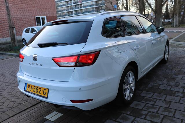 Seat LEON ST 1.4 EcoTSI Style Business Intense Automaat. Navigatie.