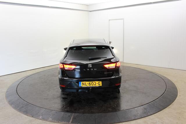 Seat LEON ST 1.0 EcoTSI Style Business Intense Trekhaak Navi Cruise Apple Carplay PDC NL Auto
