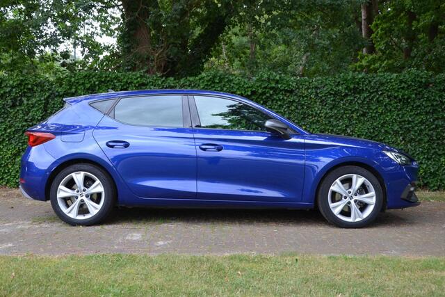 Seat LEON 1.0 TSI FR Launch Edition Navi/Ecc/Pdc/Apple Carplay/Android Auto/Extra getint glas/Virtual dashboard/lichtmetalen velgen 17"