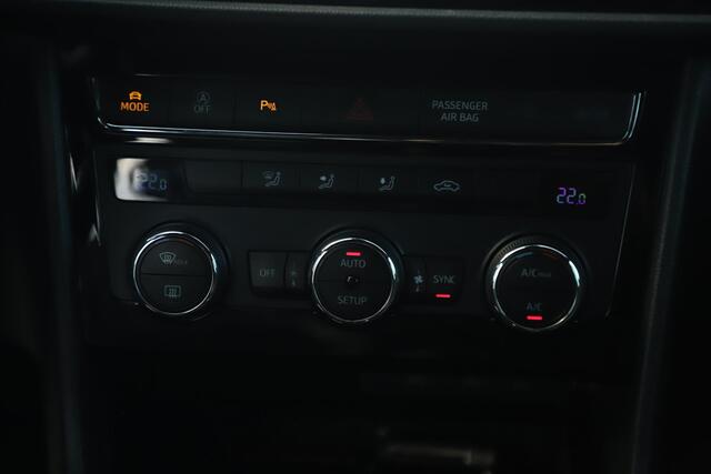 Seat LEON ST 1.5 TSI FR Business Intense 131PK Virtual Cockpit 18 inch LMV Half Leder Beats Audio Navigatie Clima Cruise Sfeerverlichting