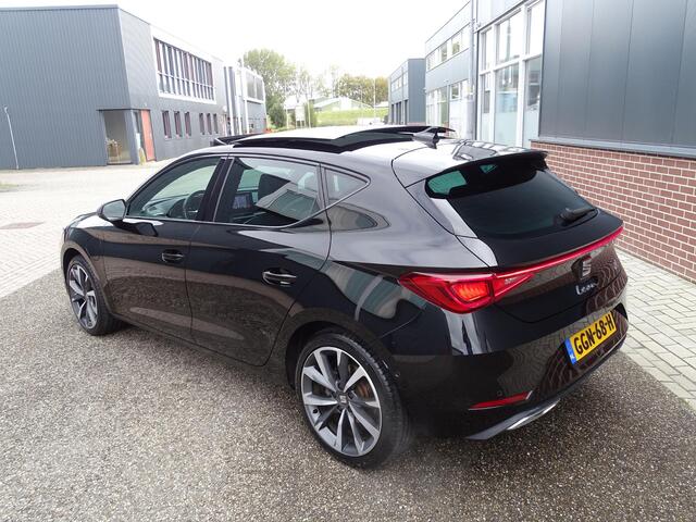 Seat LEON Sportstourer 1.4 TSI eHybrid PHEV FR Business Intense AUTOMAAT | PANORAMADAK | STUUR-STOELVERWARMING | NAVIAGATIE | ACHTERUIT RIJ CAMERA | LED PAKKET | VOLLEDIG DIGITAAL INSTRUMENTENPANEEL | DAB | KEYLESS ENTRY |