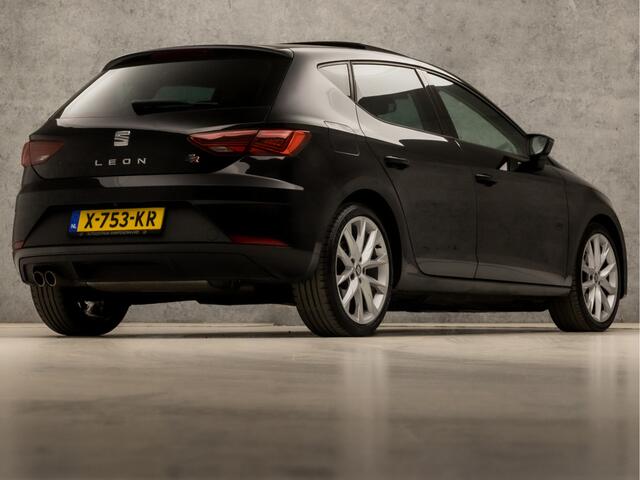 Seat LEON 1.5 TSI FR Sport 150Pk Automaat (SCHUIFDAK, APPLE CARPLAY, LEDER, CAMERA, BEATS AUDIO, STOELVERWARMING, SPORTSTOELEN, GETINT GLAS, LED KOPLAMPEN, LM VELGEN, CRUISE, NIEUWE APK, NIEUWSTAAT)