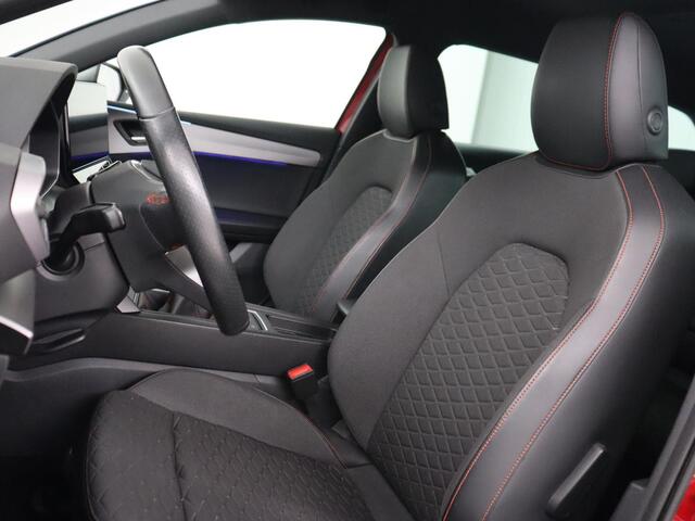 Seat LEON 1.5 TSI FR Business Intense | Trekhaak | Carplay | Adaptive cruise | Navigatie | Sportstoelen | Camera | Dodehoek detectie | Parkeerhulp | DAB | Full LED