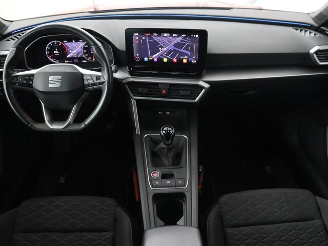 Seat LEON 1.5 TSI FR Business Intense | Trekhaak | Carplay | Adaptive cruise | Navigatie | Sportstoelen | Camera | Dodehoek detectie | Parkeerhulp | DAB | Full LED