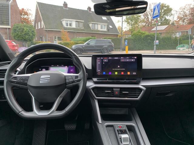 Seat LEON Sportstourer 1.5 eTSi FR Intense Aut., Pano | Technology & Stoelen pack