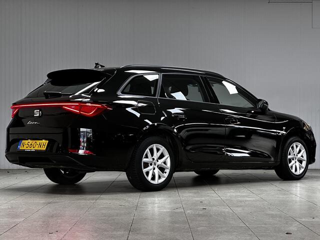 Seat LEON Sportstourer 1.0 TSI Style Business Intense /LED Koplampen! /Apple + Android /DAB+! /Lane Assist! /Navi /Climat /Adaptief Cruise /Elek. pakket /Bluetooth /Isofix /Armsteun /Regensensor /16"LMV /LED Dagrijverl. /Mistlampen /Dakrails.