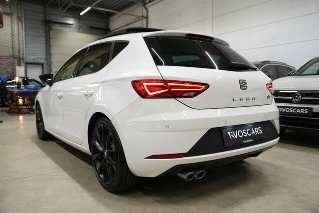 Seat LEON 1.5 TSI FR Black Matt DSG * Pano - Virtual - 18" - App - LED *