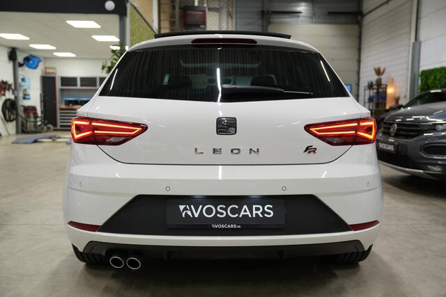 Seat LEON 1.5 TSI FR Black Matt DSG * Pano - Virtual - 18" - App - LED *