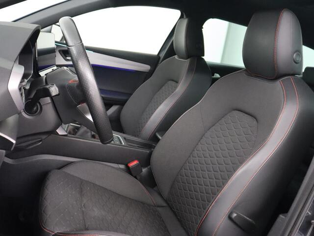 Seat LEON 1.5 TSI FR Launch Edition | Trekhaak | Adaptive cruise | Carplay | Navigatie | Full LED | DAB | Climate control | Parkeerhulp | Sfeerverlichting | Digital Cockpit