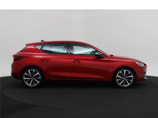 Seat LEON 1.5 eTSI FR Business Intense LED | Navi | Trekhaak | PDC | Cruise 12-2020 130.028 KM