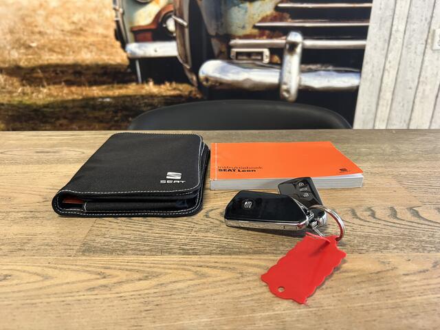 Seat LEON 1.5 eTSI XCELLENCE FR VIRTUAL COCKPIT FULL LED ADAP CRUISE SPORT STOELEN APPLE CARPLAY NAVI ECC