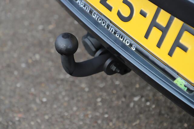 Seat LEON ST 1.0 TSI Style Ultimate Edition Trekhaak Navigatie Achteruitrijcamera Carplay Android 16 inch LMV Lane Assist Climate Cruise Control