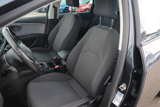 Seat LEON ST 1.0 TSI Style Ultimate Edition Trekhaak Navigatie Achteruitrijcamera Carplay Android 16 inch LMV Lane Assist Climate Cruise Control