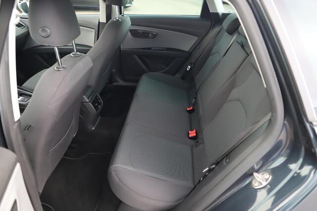 Seat LEON ST 1.0 TSI Style Ultimate Edition Trekhaak Navigatie Achteruitrijcamera Carplay Android 16 inch LMV Lane Assist Climate Cruise Control