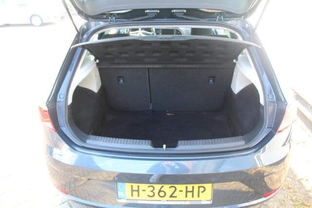 Seat LEON 1.0 EcoTSI Style Business Intense All season banden l NAvi l Apple/Android carplay l cruise control l airco l lm velgen
