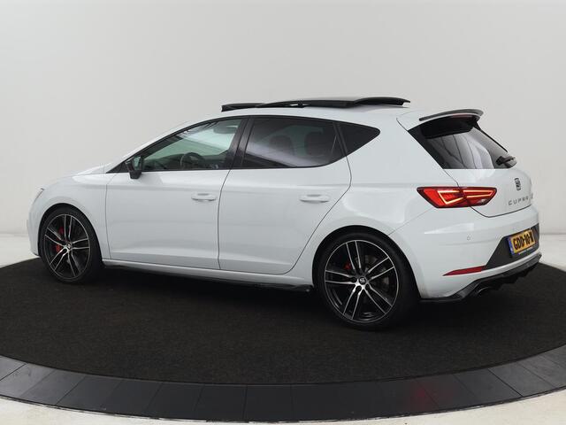 Seat LEON 2.0 TSI Cupra 300 | Panoramadak | Stoelverwarming | Carplay | Camera | Leder/Alcanatara | Full LED | Sfeerverlichting | 19'' | Navigatie | Climate control | Parkeerhulp | Cruise control