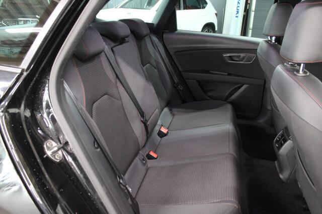 Seat LEON Sportstourer 1.5 TSI FR Business Intense / Stoelverwarming / Navi. / Afneembare trekhaak /